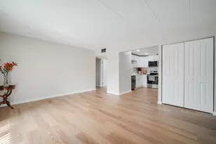 3856 S Parkway Dr, Northbrook, IL 60062 - Photo 4