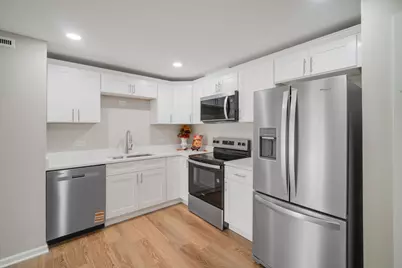 3856 S Parkway Drive #2A, Northbrook, IL 60062 - Photo 6