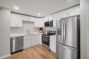 3856 S Parkway Dr, Northbrook, IL 60062 - Photo 6