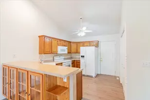 107 N Blair Dr, Normal, IL 61761 - Photo 6