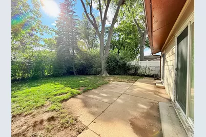 2711 Larkspur Lane, Hazel Crest, IL 60429 - Photo 10