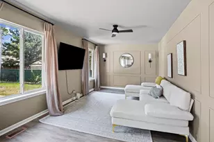 128 Sycamore Ave, Streamwood, IL 60107 - Photo 4