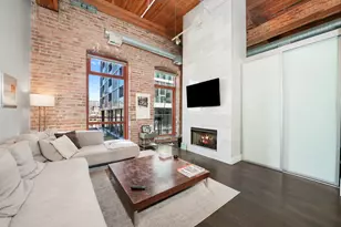 360 W Illinois St, Chicago, IL 60654 - Photo 2