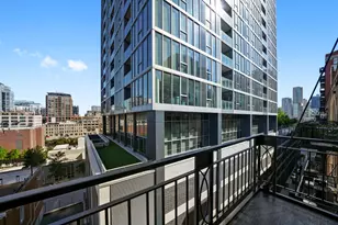 360 W Illinois St, Chicago, IL 60654 - Photo 22