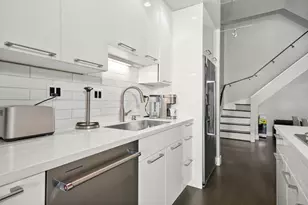 360 W Illinois St, Chicago, IL 60654 - Photo 10