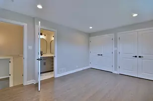 8218 Linder Ave, Burbank, IL 60459 - Photo 16