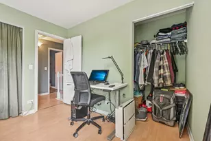 47 S Treehouse Ln, Round Lake, IL 60073 - Photo 12