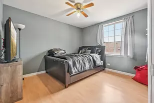 47 S Treehouse Ln, Round Lake, IL 60073 - Photo 14