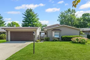 2306 Winchester Dr, Champaign, IL 61821 - Photo 2