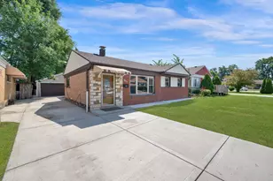 8053 S Kenton Ave, Chicago, IL 60652 - Photo 1