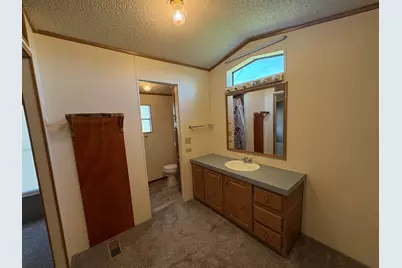 2211 Crestview Drive, Princeton, IL 61356 - Photo 16