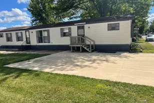 2211 Crestview Dr, Princeton, IL 61356 - Photo 2