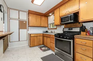 17518 Roy St, Lansing, IL 60438 - Photo 6