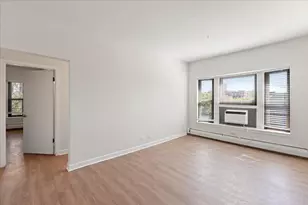 900 W Windsor Ave, Chicago, IL 60640 - Photo 2