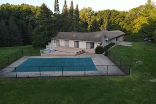 1842 Thomas Atkinson Rd, Inverness, IL 60067 - Photo 2