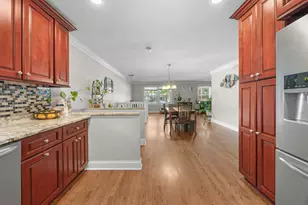 573 Maple Ave, Lisle, IL 60532 - Photo 4