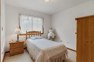 6932 Martin Dr, Woodridge, IL 60517 - Photo 10