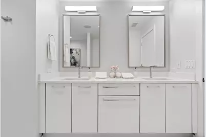 110 W Superior Street #2503, Chicago, IL 60654 - Photo 20