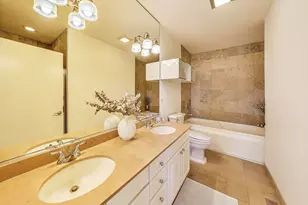 1009 N Riverwalk St, Chicago, IL 60610 - Photo 22