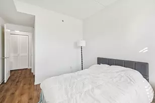 2335 W Belle Plaine Ave, Chicago, IL 60618 - Photo 12