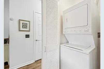 2335 W Belle Plaine Avenue #211, Chicago, IL 60618 - Photo 10