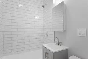 7600 N Sheridan Rd, Chicago, IL 60626 - Photo 8