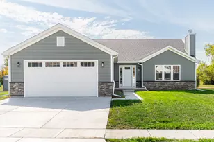 212 St Andrews Dr, Dekalb, IL 60115 - Photo 2