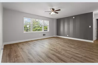7710 N Sheridan Road #304, Chicago, IL 60626 - Photo 2