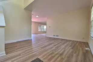 2355 Shiloh Dr, Aurora, IL 60503 - Photo 8