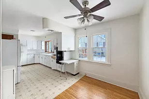 727 E Garden St, Freeport, IL 61032 - Photo 8