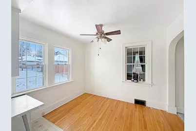 727 E Garden Street, Freeport, IL 61032 - Photo 12