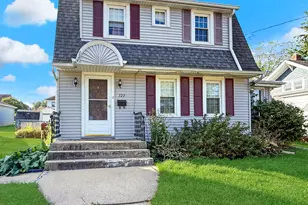 727 E Garden St, Freeport, IL 61032 - Photo 1