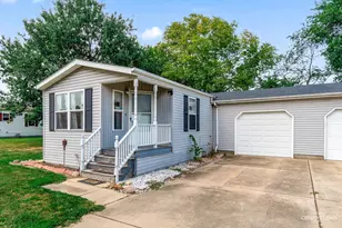 120 Cardinal Ln, Sandwich, IL 60548 - Photo 2