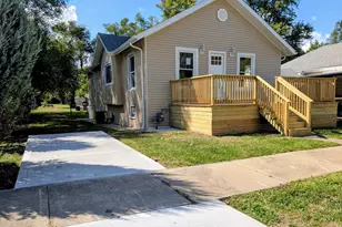 323 N Illinois Ave, Kankakee, IL 60901 - Photo 2