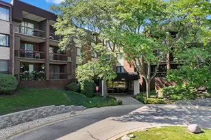 440 Raintree Ct, Glen Ellyn, IL 60137 - Photo 1