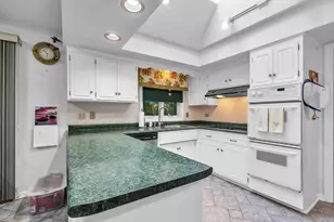 32381 N Forest Dr, Grayslake, IL 60030 - Photo 12