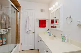 2009 Dundee Rd, Northbrook, IL 60062 - Photo 14