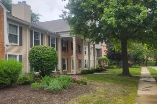 1066 Spring Garden Cir, Naperville, IL 60563 - Photo 2