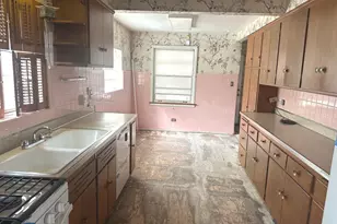 6504 N Whipple St, Chicago, IL 60645 - Photo 4