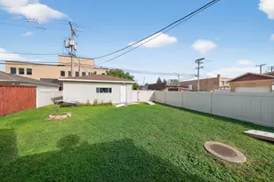 9953 S Sawyer Ave, Evergreen Park, IL 60805 - Photo 2