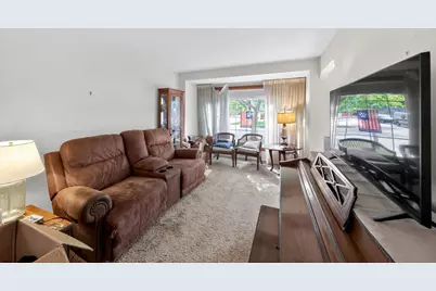 9953 S Sawyer Avenue, Evergreen Park, IL 60805 - Photo 4