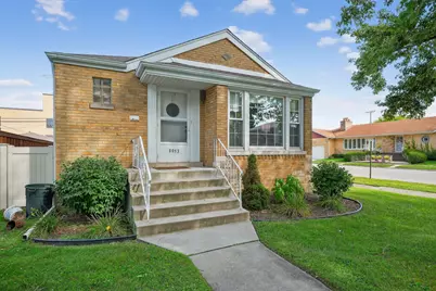 9953 S Sawyer Avenue, Evergreen Park, IL 60805 - Photo 1