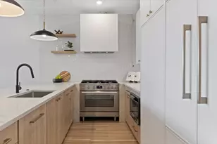 2405 W Sunnyside Ave, Chicago, IL 60625 - Photo 10