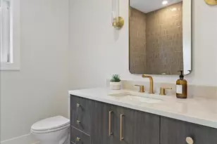 2405 W Sunnyside Ave, Chicago, IL 60625 - Photo 20