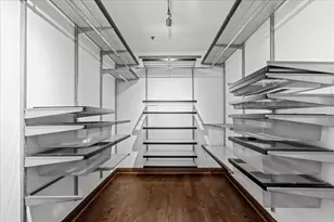 250 E Pearson St, Chicago, IL 60611 - Photo 32