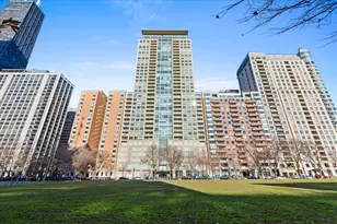 250 E Pearson St, Chicago, IL 60611 - Photo 2