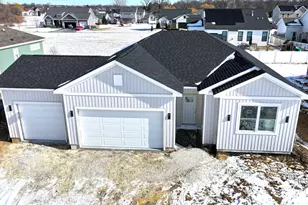 1002 Joshua Ln, Genoa, IL 60135 - Photo 2