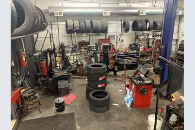 935 W Jefferson Street, Joliet, IL 60435 - Photo 10