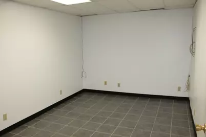 320 W Lincoln Highway, Cortland, IL 60112 - Photo 10