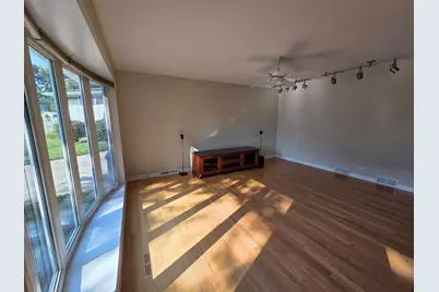 133 James Court, Glenview, IL 60025 - Photo 2